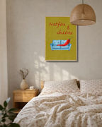 Sfeervolle slaapkamer met houten nachtkastje, licht beddengoed en een ingelijste groene Netflix & Chillies fine art poster aan de muur van Bloom Archives.