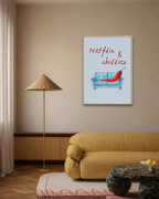 Warm modern woonkamerinterieur met gele design bank, vloerlamp en een ingelijste Netflix & Chillies fine art poster aan de muur van Bloom Archives.
