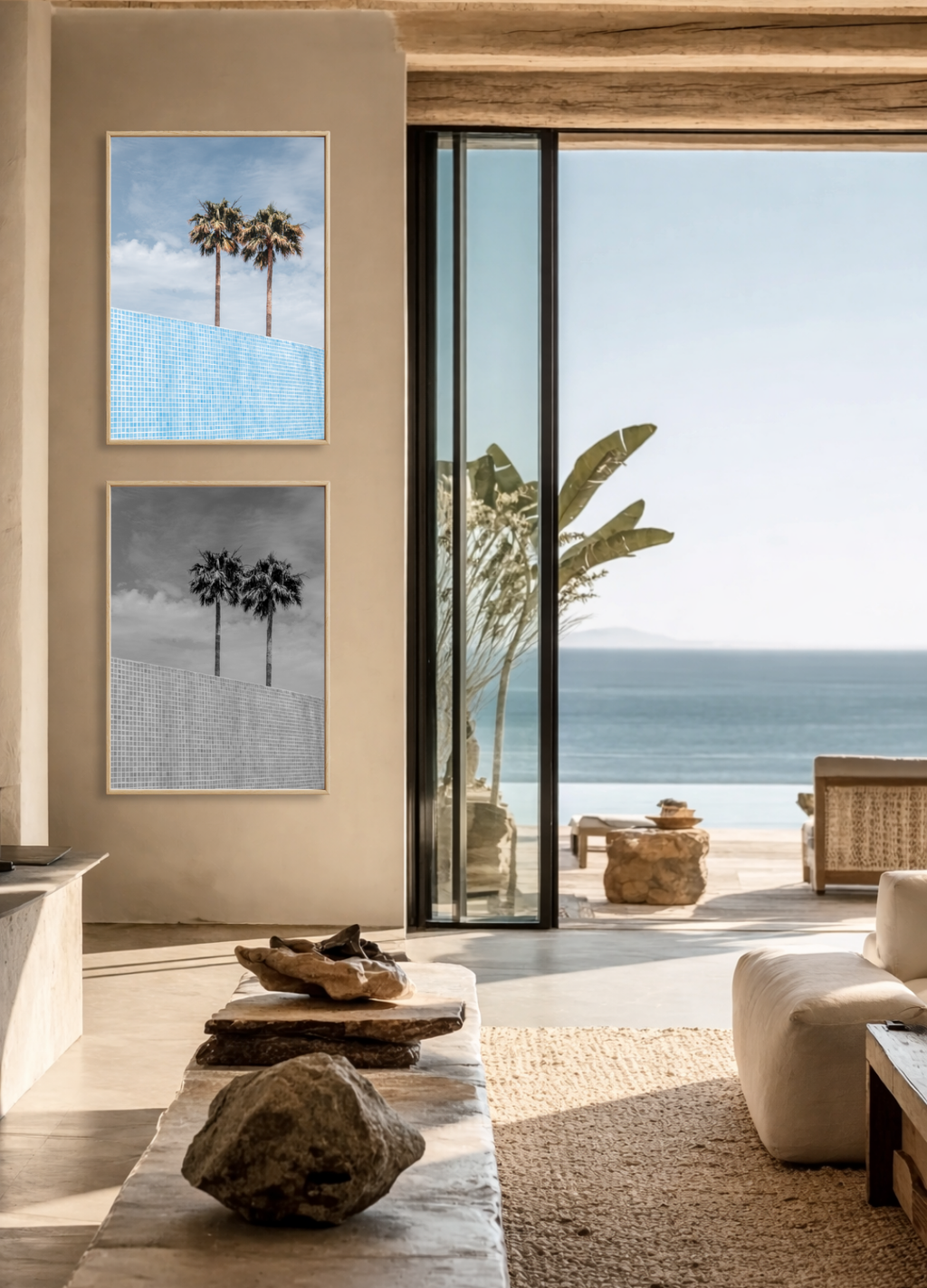 Luxe interieur met zeezicht en een set van twee Poolside Palms fine art posters in kleur en zwart-wit als zomerse wanddecoratie van Bloom Archives.