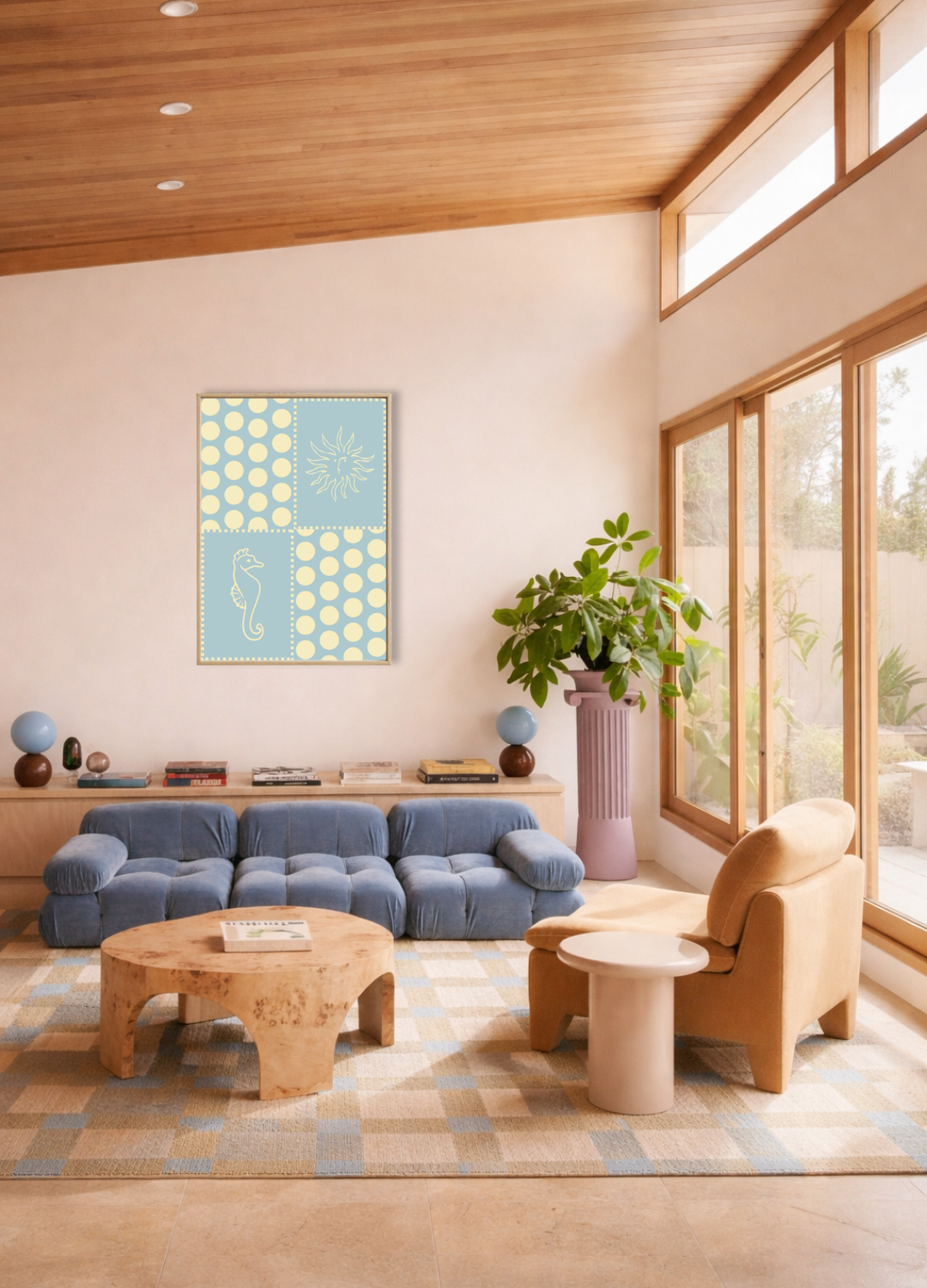 Interieur mockup van de Seaside Stories fine art poster van Bloom Archives in zachte blauw- en crèmetinten, gestyled in een lichte moderne woonkamer met retro invloeden.